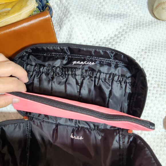 VICTORIA SECRETS NWT SECRET TRAVEL BAG - Picture 5 of 8